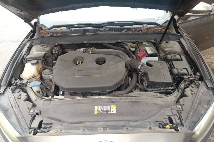 Used Ford Mondeo 2013 2.0L GTDi 200 Fashion Edition Engine Bay