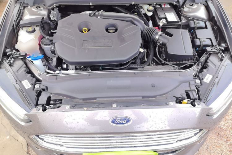 Used Ford Mondeo 2013 2.0L GTDi 200 Luxury Model Engine Bay