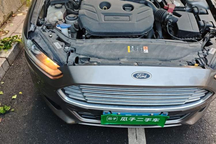Used Ford Mondeo 2013 2.0L GTDi 200 Fashion Edition Engine Bay Right