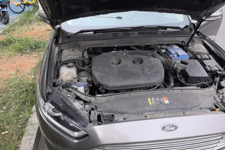 Used Ford Mondeo 2013 2.0L GTDi 200 Fashion Edition Engine Bay Right