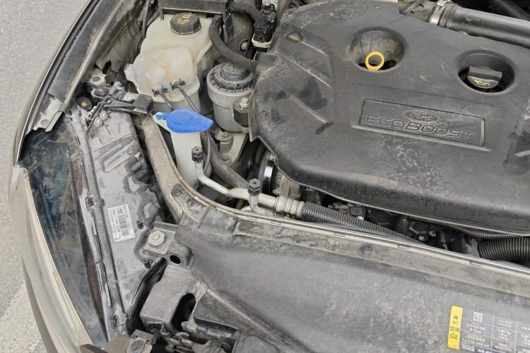 Used Ford Mondeo 2013 2.0L GTDi 200 Luxury Model Engine Bay Right