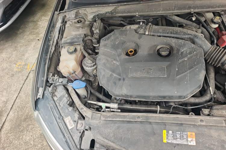 Used Ford Mondeo 2013 2.0L GTDi240 Luxury Sport Model Engine Bay Right