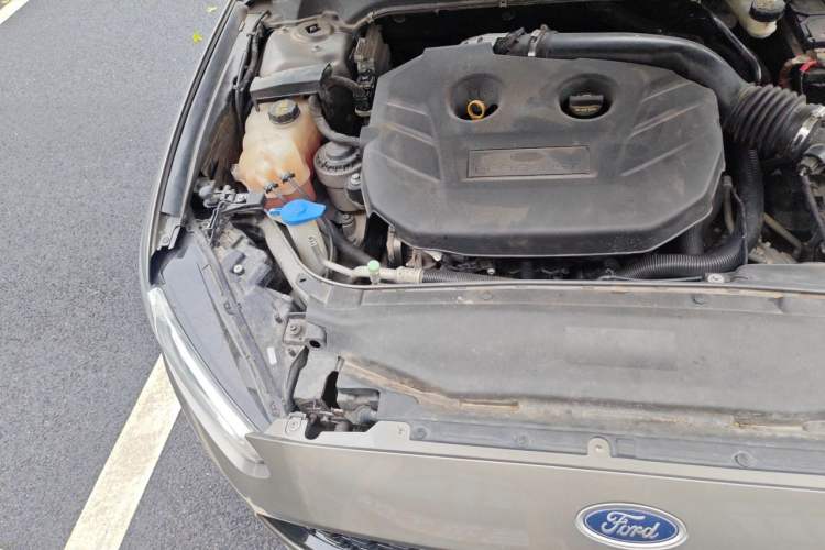 Used Ford Mondeo 2013 2.0L GTDi 200 Fashion Edition Engine Bay Right