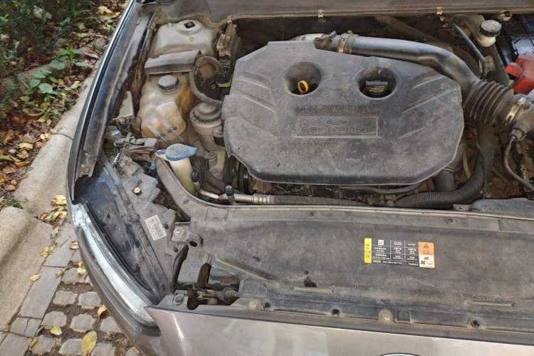 Used Ford Mondeo 2013 2.0L GTDi 200 Fashion Edition Engine Bay Right