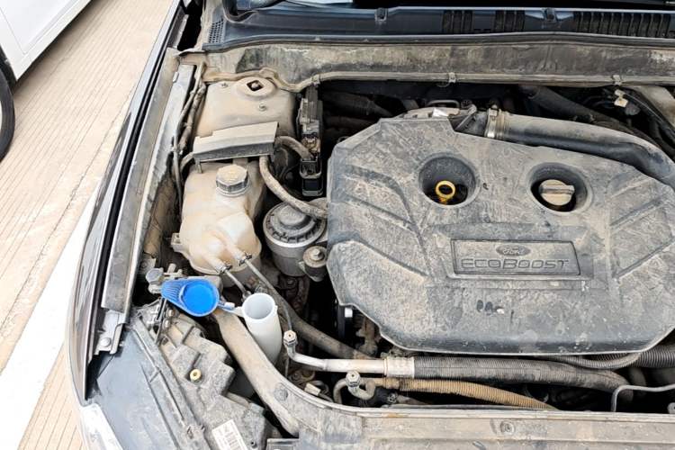 Used Ford Mondeo 2013 2.0L GTDi 200 Fashion Edition Engine Bay Right