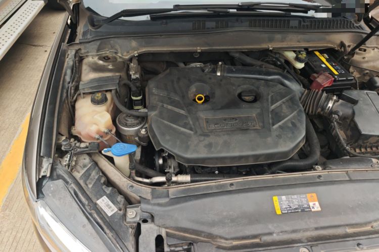 Used Ford Mondeo 2013 2.0L GTDi 200 Luxury Model Engine Bay Right