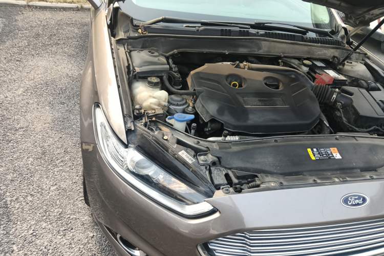 Used Ford Mondeo 2013 2.0L GTDi 200 Fashion Edition Engine Bay Right
