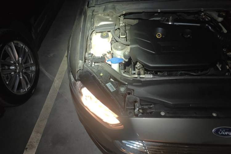Used Ford Mondeo 2013 2.0L GTDi 200 Fashion Edition Engine Bay Right