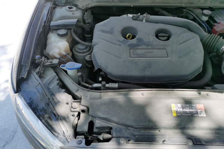 Used Ford Mondeo 2013 2.0L GTDi 200 Luxury Model Engine Bay Right