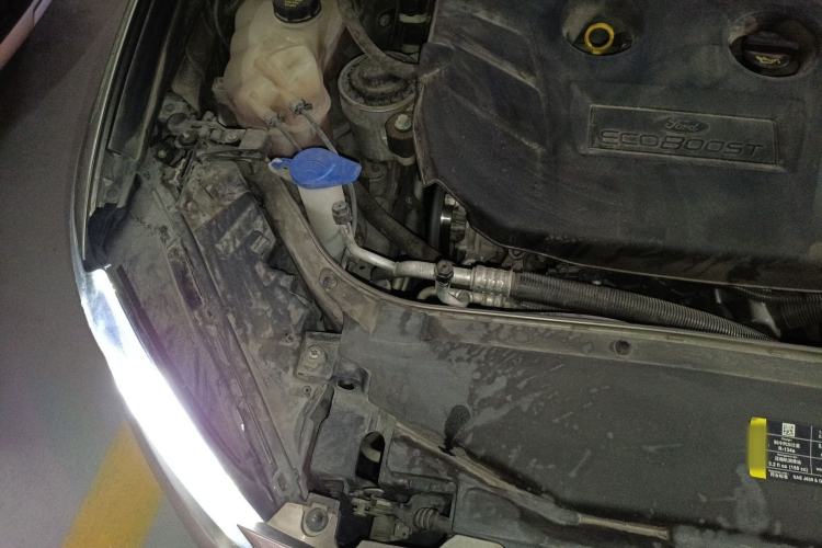 Used Ford Mondeo 2013 2.0L GTDi 200 Luxury Model Engine Bay Right