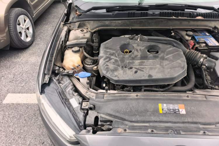 Used Ford Mondeo 2013 2.0L GTDi 200 Luxury Model Engine Bay Right