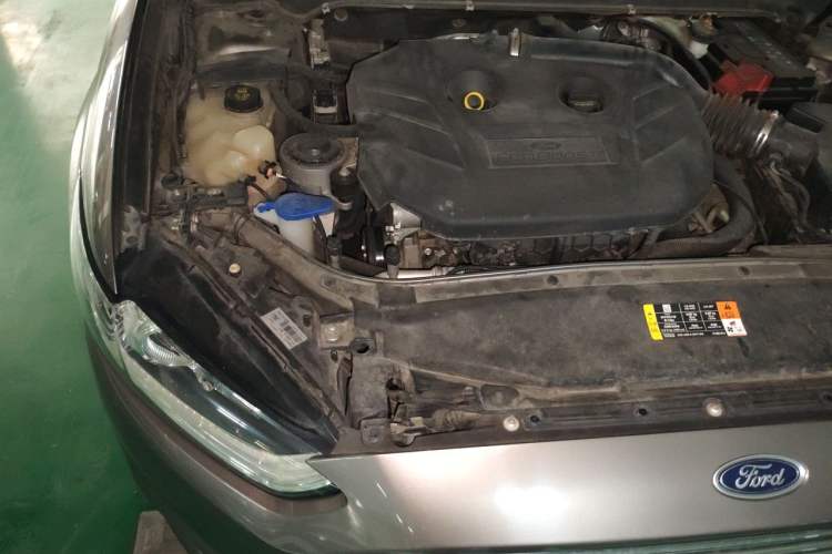 Used Ford Mondeo 2013 2.0L GTDi 200 Fashion Edition Engine Bay Right
