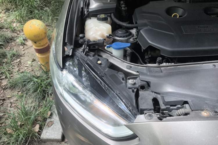 Used Ford Mondeo 2013 2.0L GTDi 200 Fashion Edition Engine Bay Right
