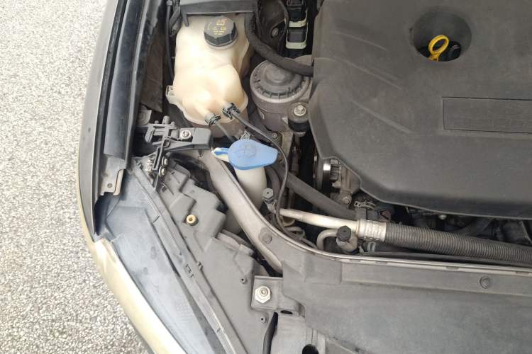 Used Ford Mondeo 2013 2.0L GTDi 200 Fashion Edition Engine Bay Right