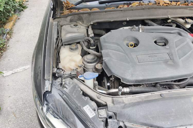 Used Ford Mondeo 2013 2.0L GTDi240 Luxury Sport Model Engine Bay Right