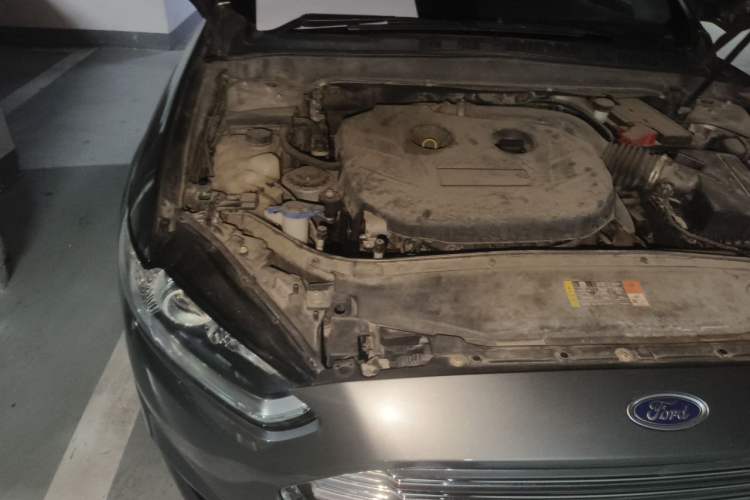 Used Ford Mondeo 2013 2.0L GTDi 200 Fashion Edition Engine Bay Right