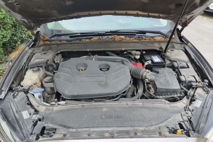 Used Ford Mondeo 2013 2.0L GTDi240 Luxury Sport Model Engine Bay