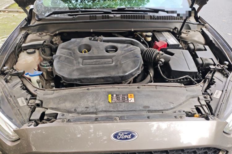 Used Ford Mondeo 2013 2.0L GTDi 200 Luxury Model Engine Bay