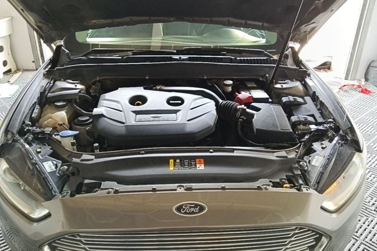 Used Ford Mondeo 2013 2.0L GTDi 200 Fashion Edition Engine Bay