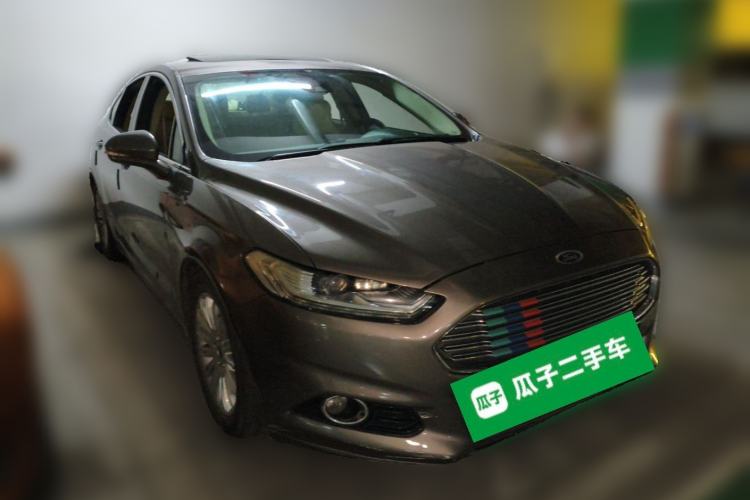 Used Ford Mondeo 2013 2.0L GTDi 200 Luxury Model Front Right 45 Deg