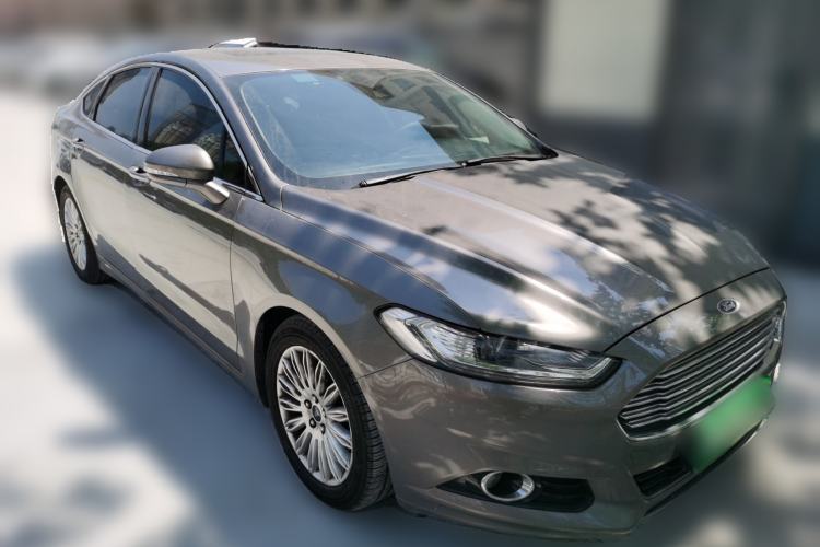 Used Ford Mondeo 2013 2.0L GTDi 200 Luxury Model Front Right 45 Deg
