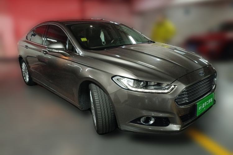 Used Ford Mondeo 2013 2.0L GTDi 200 Luxury Model Front Right 45 Deg