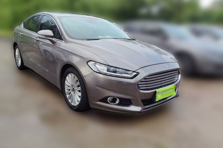 Used Ford Mondeo 2013 2.0L GTDi 200 Luxury Model Front Right 45 Deg