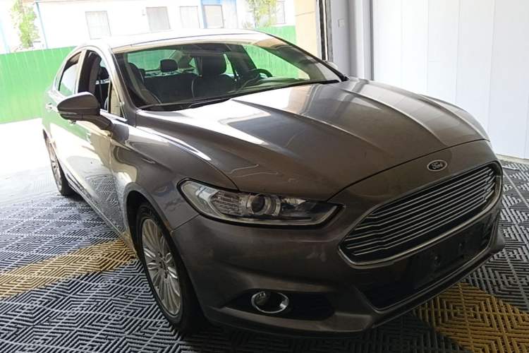 Used Ford Mondeo 2013 2.0L GTDi 200 Fashion Edition Front Right 45 Deg