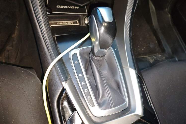 Used Ford Mondeo 2013 2.0L GTDi 200 Fashion Edition Gear Lever