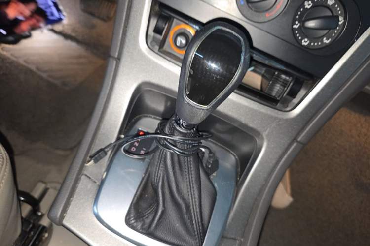Used Ford Mondeo 2013 2.3L Fashion Edition Gear Lever