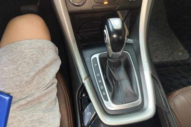 Used Ford Mondeo 2013 1.5L GTDi180 Comfort Model Gear Lever