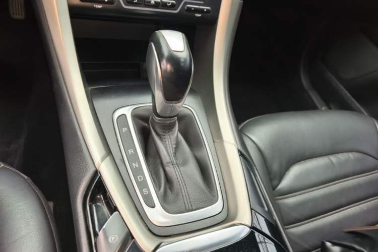 Used Ford Mondeo 2013 2.0L GTDi 200 Fashion Edition Gear Lever