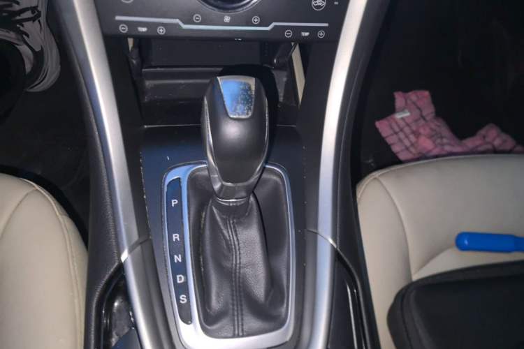 Used Ford Mondeo 2013 2.0L GTDi 200 Fashion Edition Gear Lever