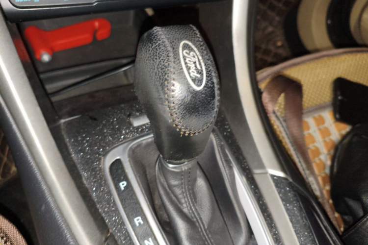 Used Ford Mondeo 2013 2.0L GTDi 200 Luxury Model Gear Lever