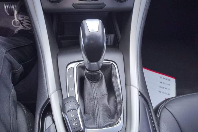 Used Ford Mondeo 2013 2.0L GTDi 200 Fashion Edition Gear Lever