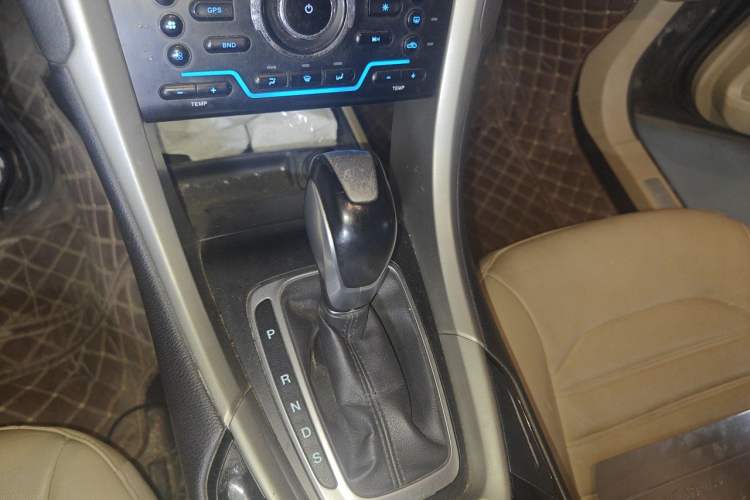 Used Ford Mondeo 2013 2.0L GTDi 200 Fashion Edition Gear Lever