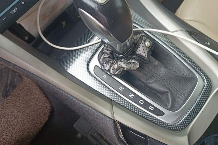 Used Ford Mondeo 2013 2.0L GTDi240 Ultimate Edition Gear Lever