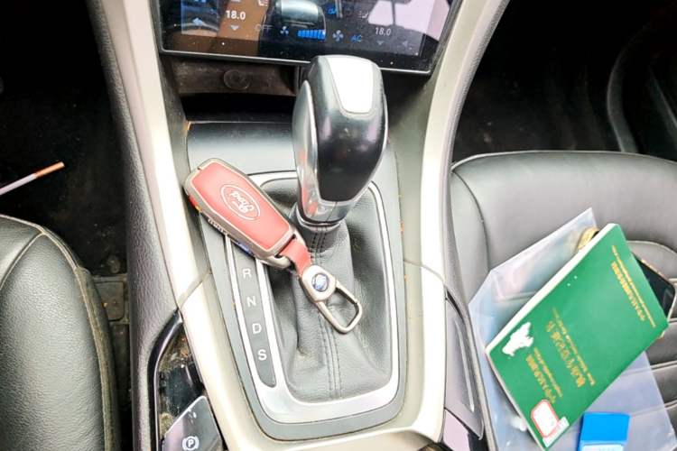Used Ford Mondeo 2013 2.0L GTDi 200 Fashion Edition Gear Lever