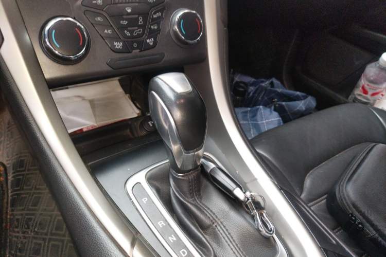 Used Ford Mondeo 2013 2.0L GTDi 200 Fashion Edition Gear Lever