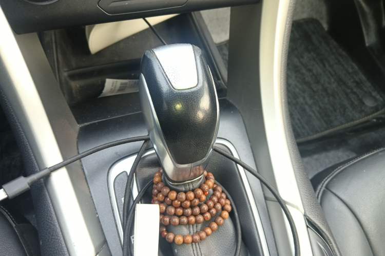 Used Ford Mondeo 2013 2.0L GTDi 200 Fashion Edition Gear Lever