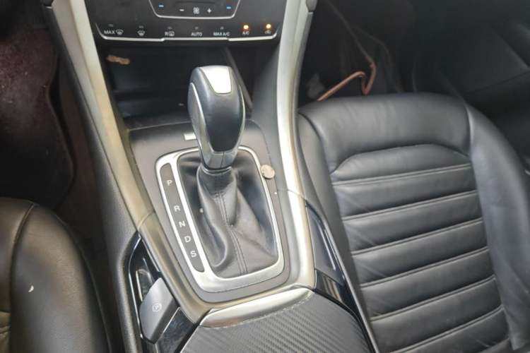 Used Ford Mondeo 2013 2.0L GTDi 200 Fashion Edition Gear Lever