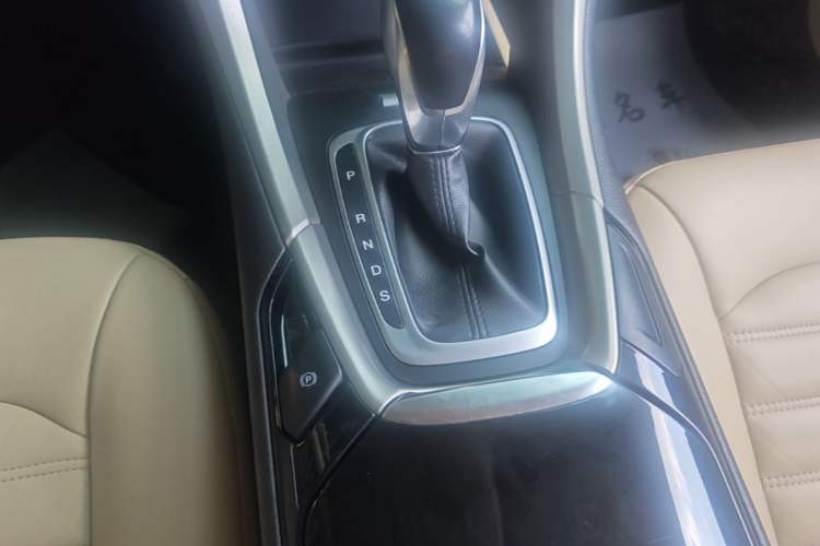 Used Ford Mondeo 2013 2.0L GTDi 200 Luxury Model Gear Lever
