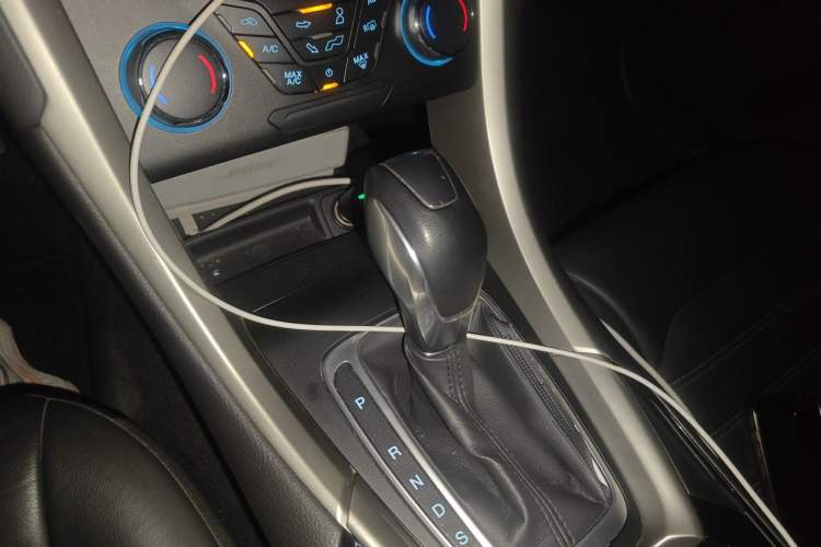 Used Ford Mondeo 2013 2.0L GTDi 200 Fashion Edition Gear Lever