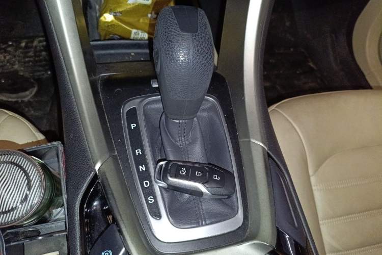 Used Ford Mondeo 2013 2.0L GTDi 200 Luxury Model Gear Lever
