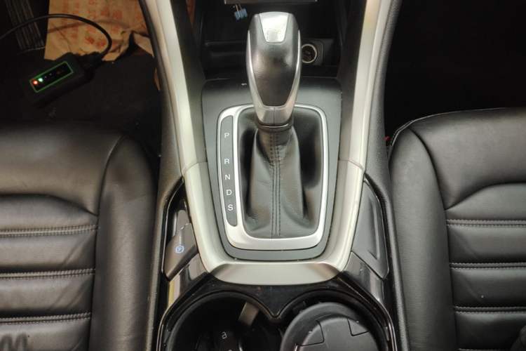 Used Ford Mondeo 2013 2.0L GTDi 200 Fashion Edition Gear Lever