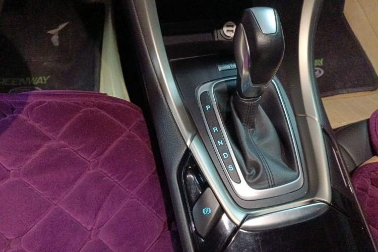 Used Ford Mondeo 2013 2.0L GTDi 200 Luxury Model Gear Lever