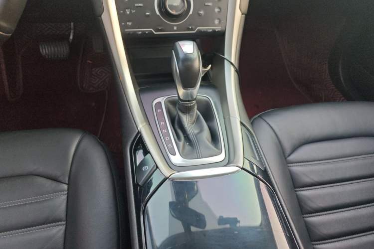 Used Ford Mondeo 2013 2.0L GTDi 200 Fashion Edition Gear Lever