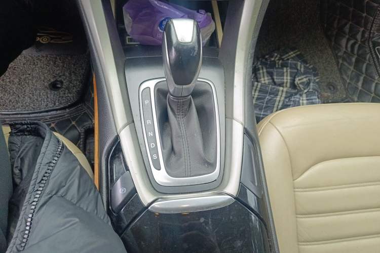 Used Ford Mondeo 2013 2.0L GTDi 200 Fashion Edition Gear Lever