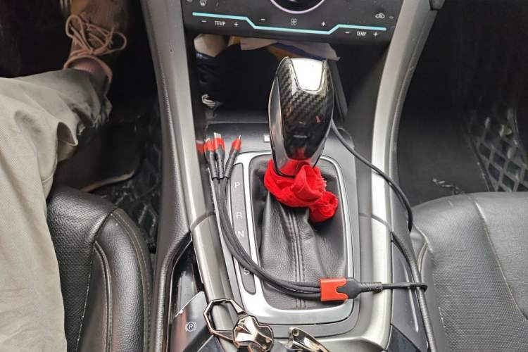 Used Ford Mondeo 2013 2.0L GTDi240 Luxury Sport Model Gear Lever