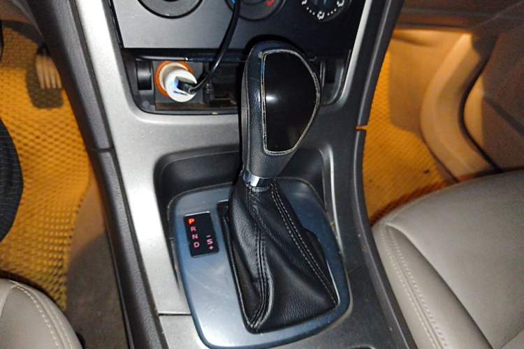 Used Ford Mondeo 2013 2.3L Fashion Edition Gear Lever